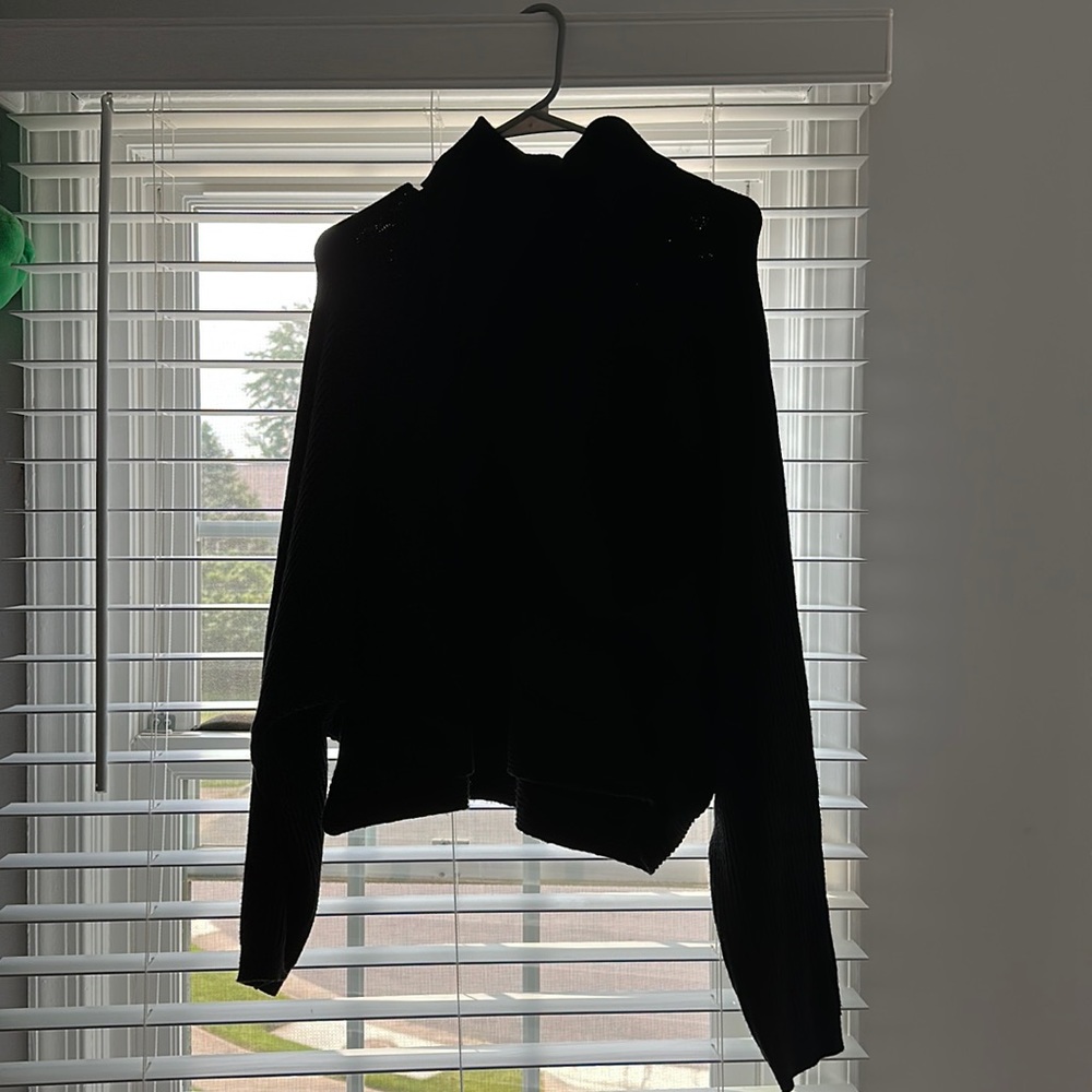 super cute black cropped mango turtleneck sweater